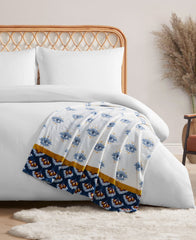 Celeste Plush Throw Plush - White & Navy