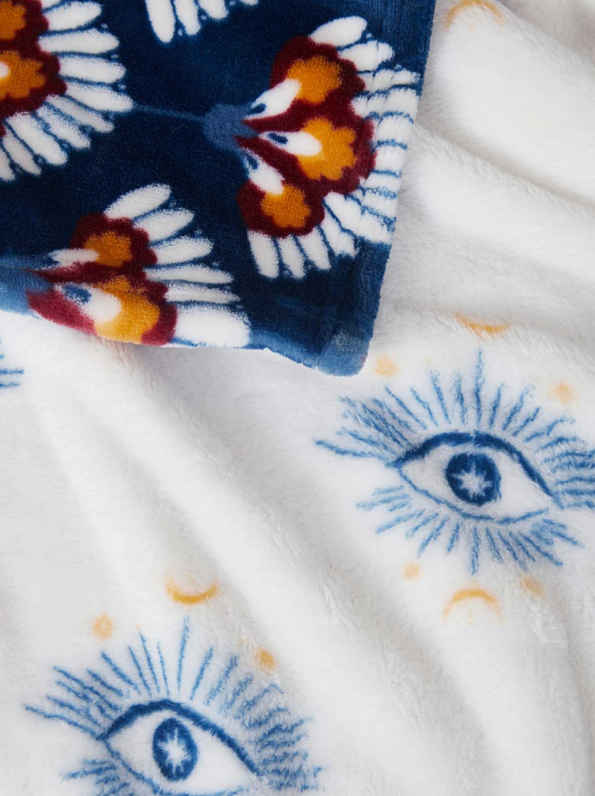 Celeste Plush Throw Plush - White & Navy
