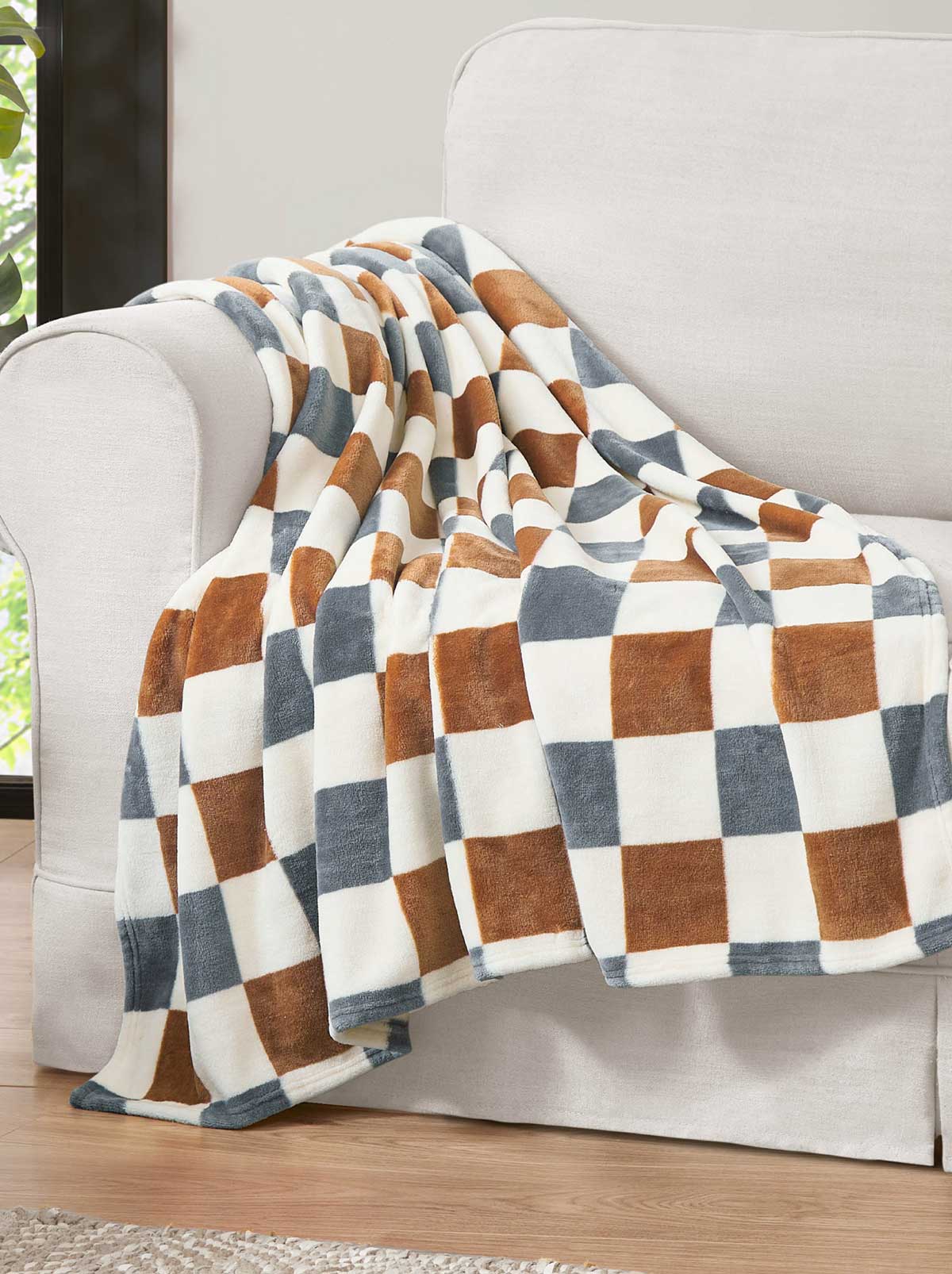 Emery Checkerbaord Plush Throw - Rust & Grey